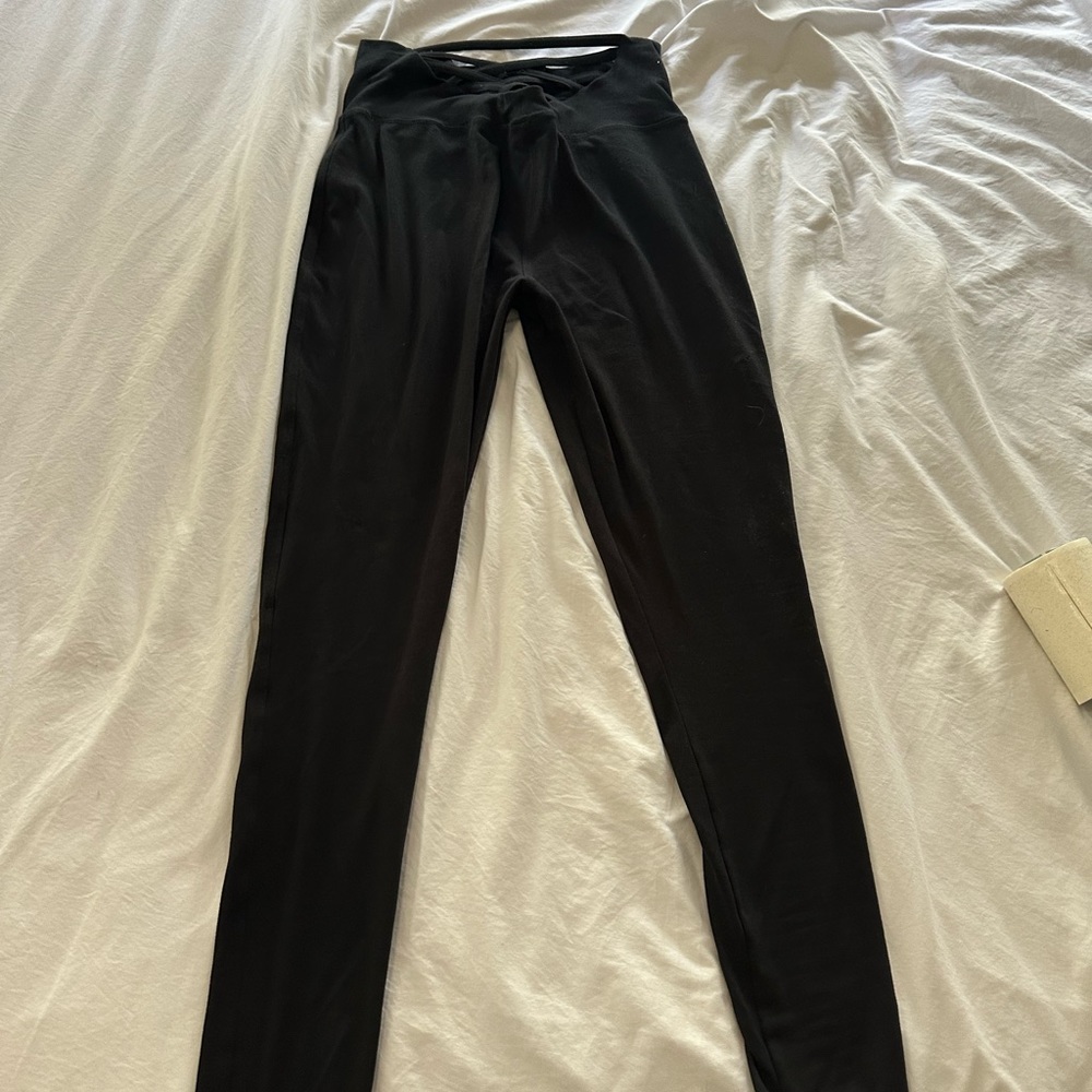 Bombshell Criss Cross Back Leggings